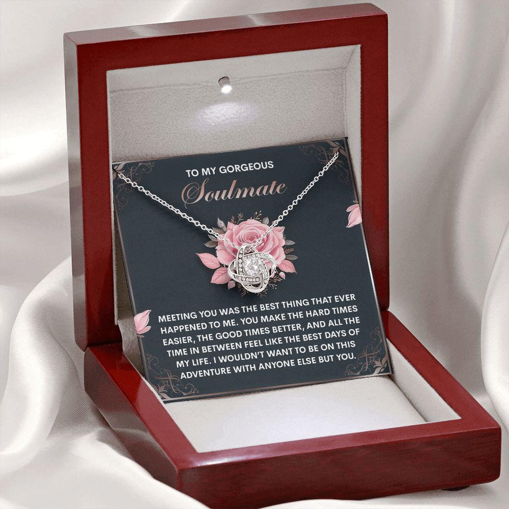 Soulmate:Best Day-Love Knot Necklace